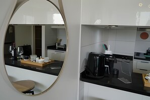 Fridge, microwave, oven, coffee/tea maker