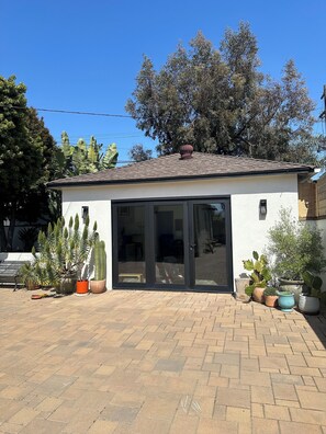 Exterior detail - Centrally-located, family-friendly Westchester home (Los Angeles)