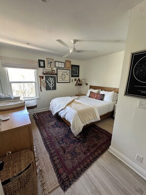 4 bedrooms, WiFi, bed sheets