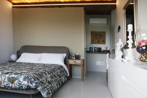 3 bedrooms, travel crib, free WiFi, bed sheets