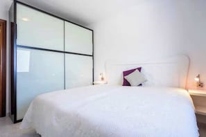 1 chambre, fer et planche à repasser, Wi-Fi gratuit, draps fournis