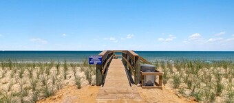 2 BR Condo w/Corner Unit, Large Balcony, Pool, Beach Access, Resort Fun!
