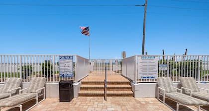 2 BR Condo w/Corner Unit, Large Balcony, Pool, Beach Access, Resort Fun!