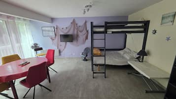 1 bedroom, iron/ironing board, free WiFi, wheelchair access