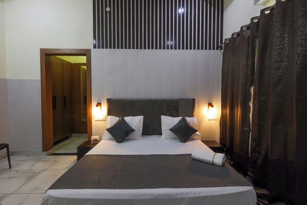 Deluxe Double Room, City View