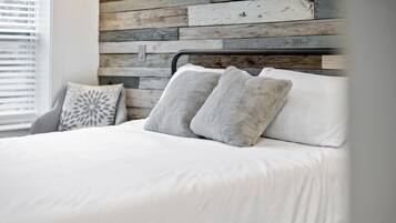 1 slaapkamer, een bureau, een strijkplank/strijkijzer, wifi