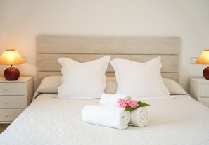 3 chambres, fer et planche à repasser, Wi-Fi gratuit, draps fournis