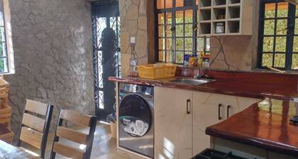 Charming 2-bedroom bungalow near Nanyuki Airstrip- Laikipia