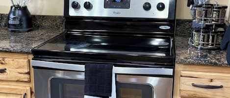 Four Ă micro-ondes, un four, surface de cuisson, lave-vaisselle