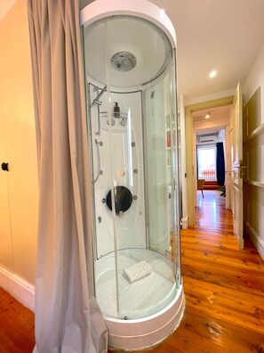 Shower, jetted bath, hair dryer, bidet - MY BEAUTY NEST IN THE HISTORICAL CENTER (Roma)