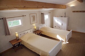 2 bedrooms, iron/ironing board, WiFi, bed sheets - Cupulatta. (Calcatoggio)