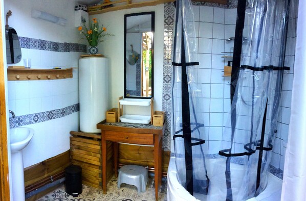 Dusche, Seife, Toilettenpapier