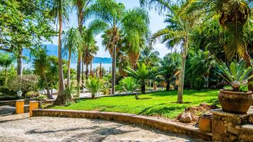 Villa, Smoking | Internet