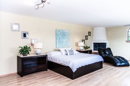 Anana Rancho San Rafael Pool and Lake Views