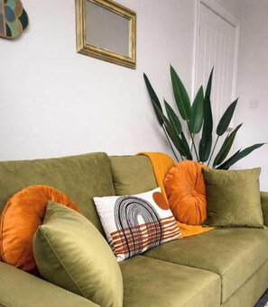 TV, offices - 20%OFF Stylish 4BR Home - Sleeps 08 - Free Parking (Greater Manchester)