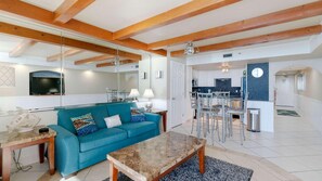 Lägenhet - 1 kingsize-säng med bäddsoffa (SunDestin 1206- The SunDestination) | Vardagsrum