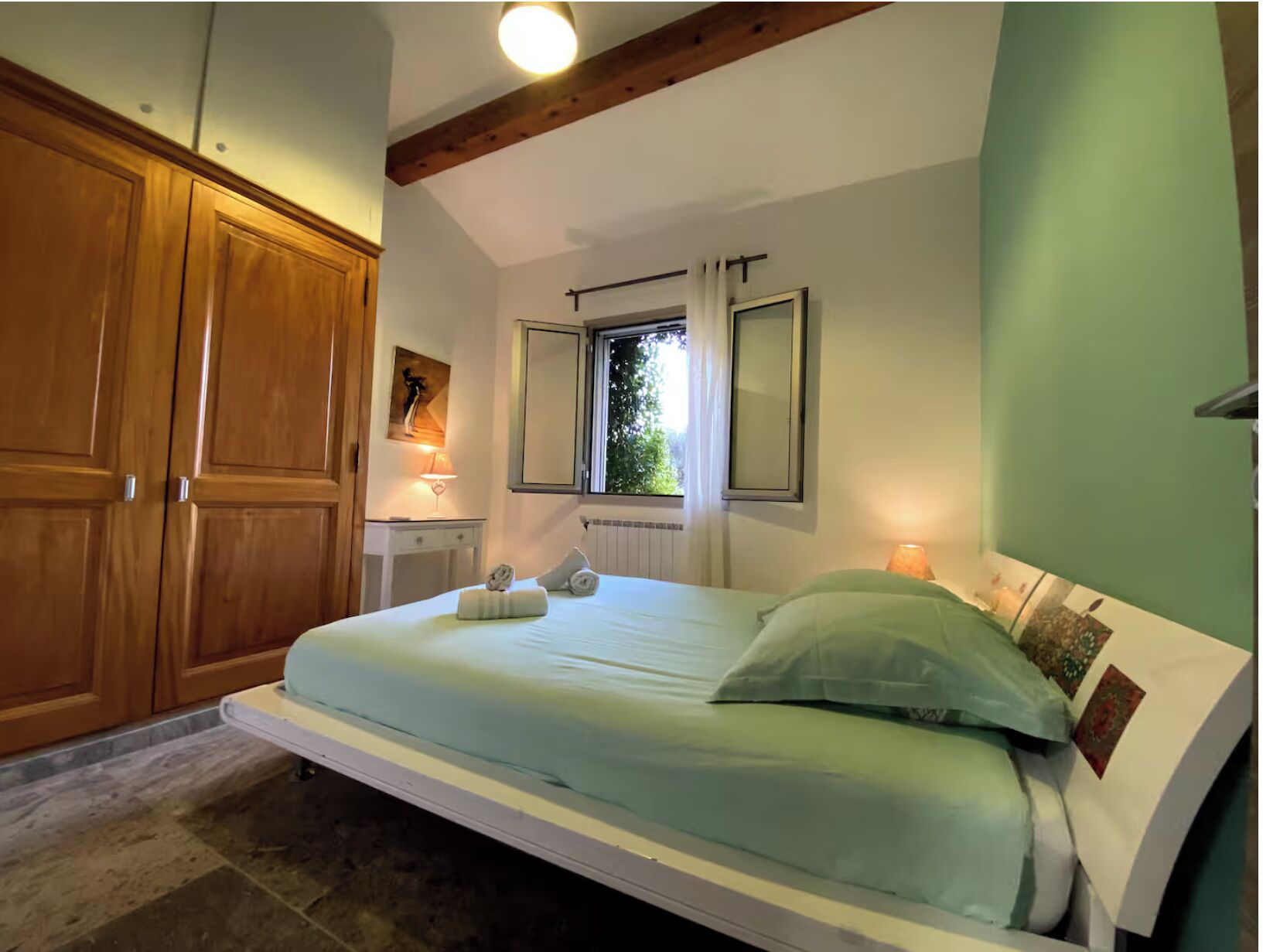 1 habitación, tabla de planchar con plancha, wifi y ropa de cama 