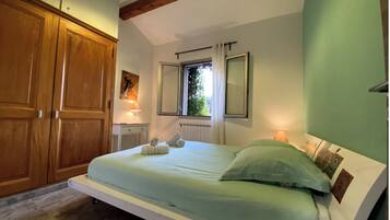 1 habitación, tabla de planchar con plancha, wifi y ropa de cama