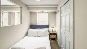 3 bedrooms, desk, WiFi, bed sheets