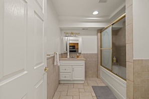 Shower, hair dryer, towels, shampoo