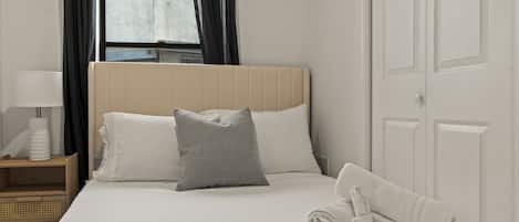 3 bedrooms, desk, WiFi, bed sheets