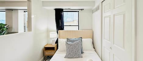 3 間睡房、書桌、Wi-Fi、床單