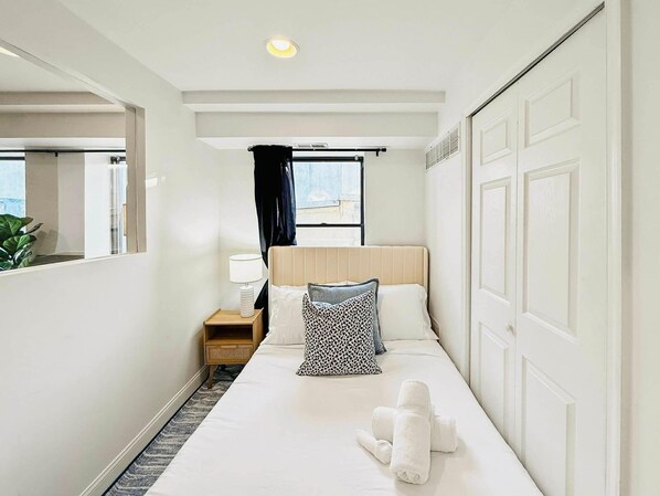 3 chambres, bureau, Wi-Fi, literie fournie