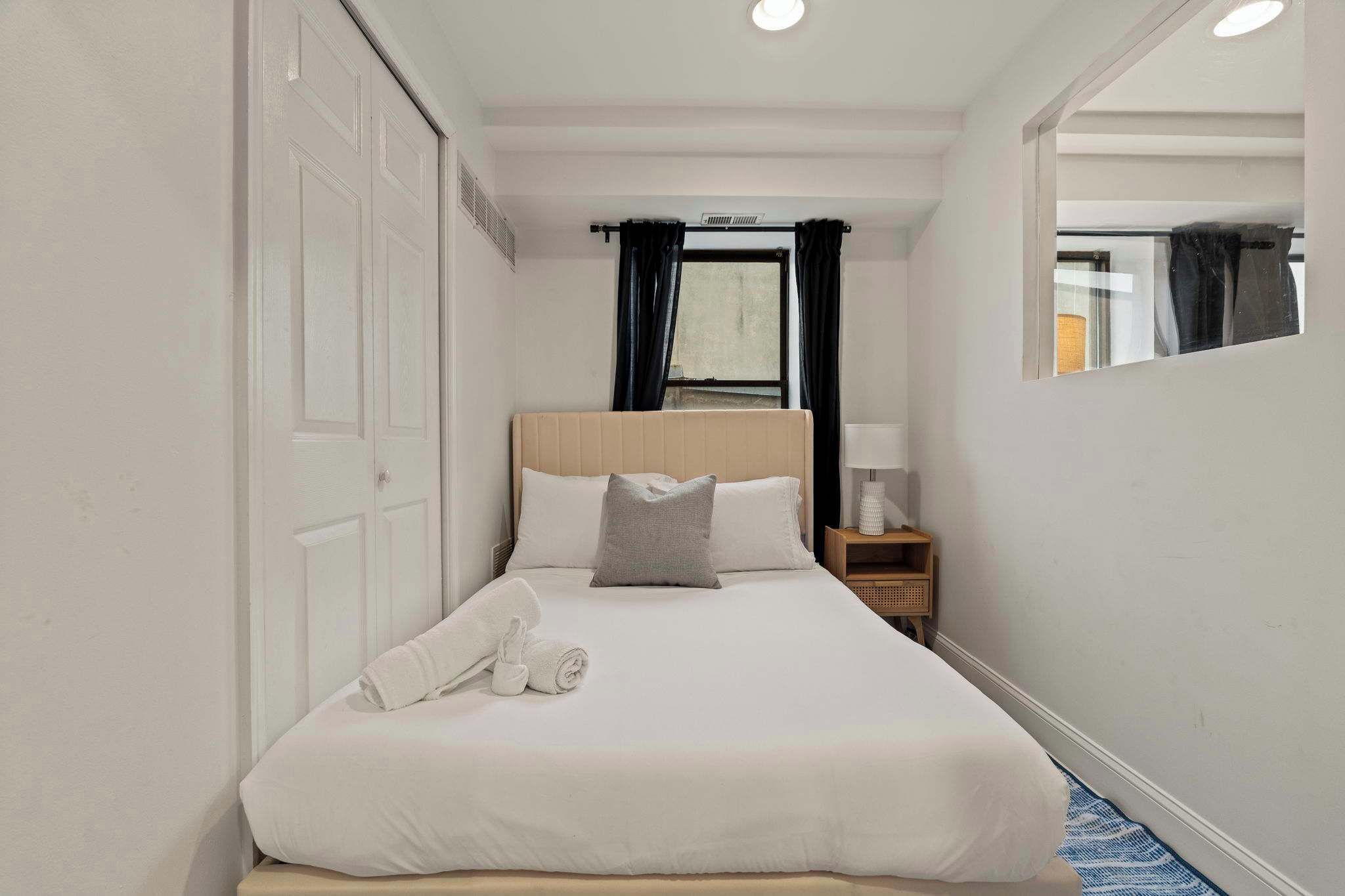 3 bedrooms, desk, WiFi, bed sheets