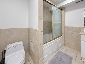 Shower, hair dryer, towels, shampoo