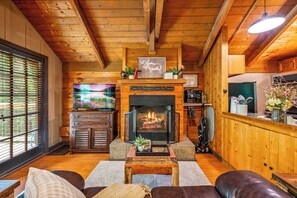 TV, fireplace, offices