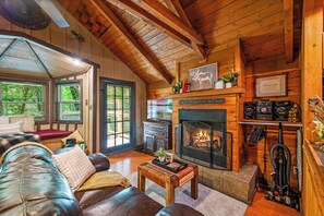 TV, fireplace, offices