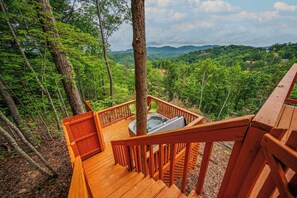 Property grounds - Hot Tub! Cute Studio Cabin! Views! Private! Relax! (Sevierville)