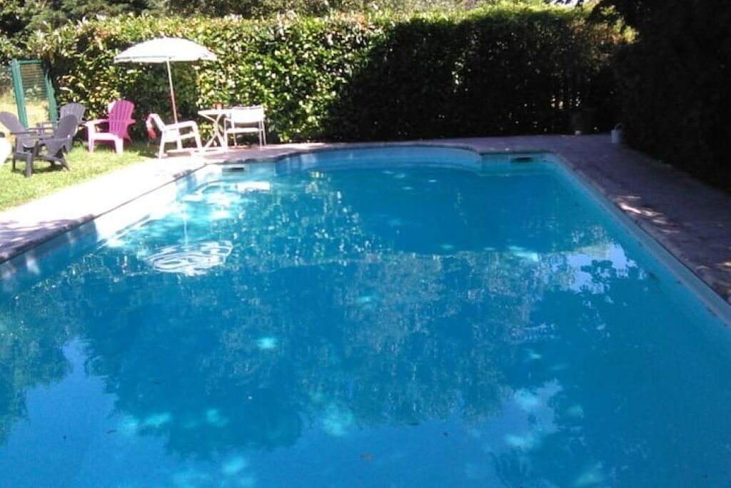 Een verwarmd zwembad