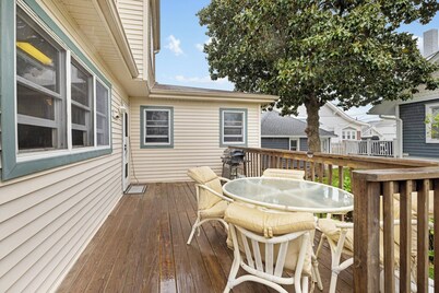 3-bedroom Beach House located 2 blocks from beach & boardwalk