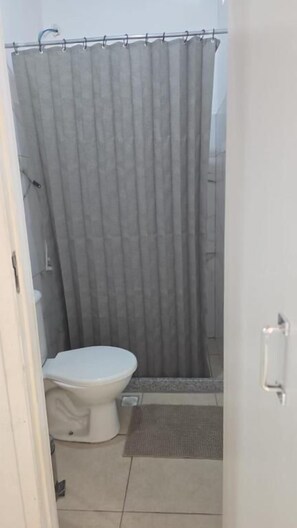 Apartment | Badezimmer | Handtücher, Toilettenpapier