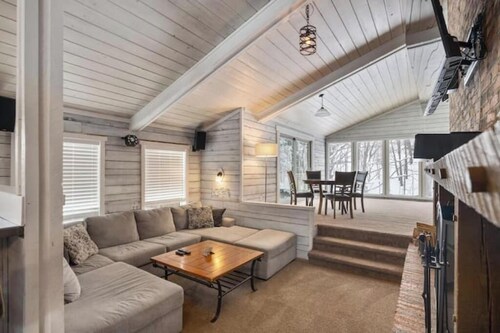 Boyne Mountain Sleeps 16 WI-FI