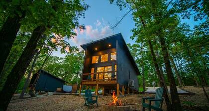 Cove Creek-Modern Cabin Hot Tub, 3 mi. to Buffalo