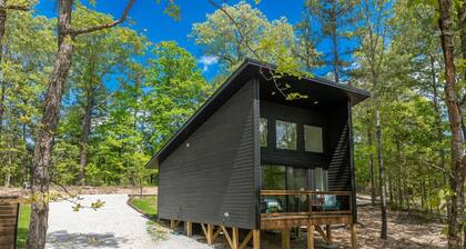 Cove Creek-Modern Cabin Hot Tub, 3 mi. to Buffalo