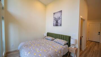 1 bedroom, desk, free WiFi, bed sheets