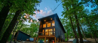 Cove Creek-Modern Cabin Hot Tub, 3 mi. to Buffalo