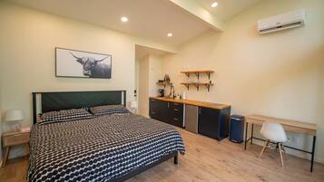 1 bedroom, desk, free WiFi, bed sheets