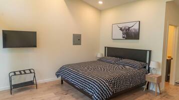 1 bedroom, desk, free WiFi, bed sheets