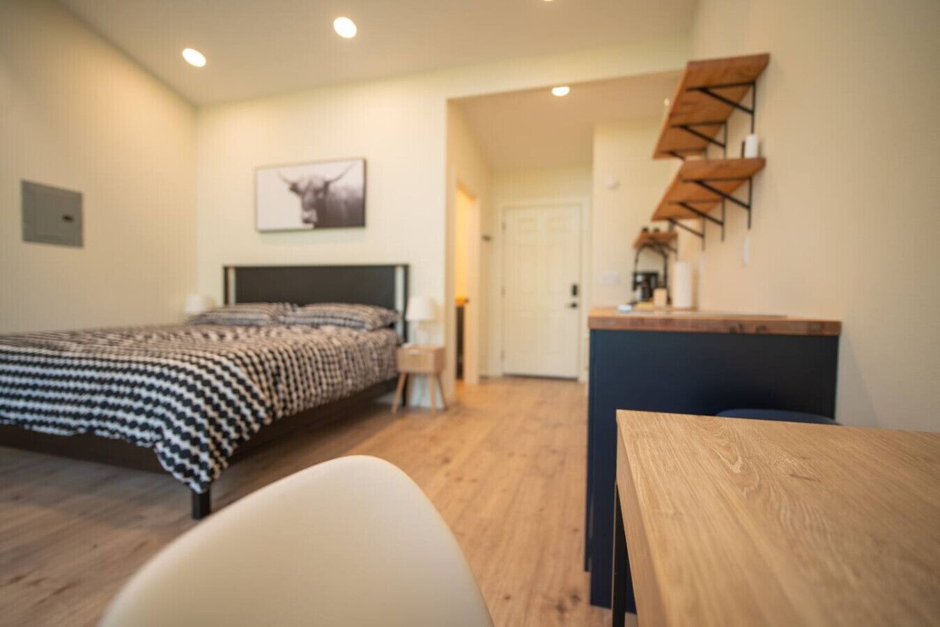 1 soverom, skrivebord, wi-fi (inkludert) og sengetøy