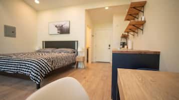 1 bedroom, desk, free WiFi, bed sheets
