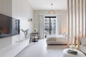 1 dormitorio, escritorio, tabla de planchar con plancha y wifi