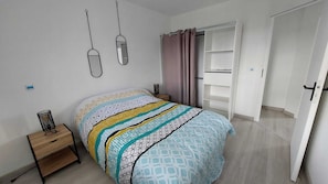 3 bedrooms, iron/ironing board, bed sheets
