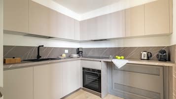 Deluxe Duplex | Private kitchen | Fridge, stovetop, dishwasher, espresso maker