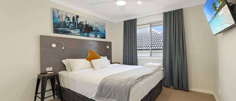 2 dormitoris, escriptori, planxa i posts de planxar i wifi