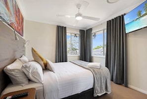 2 bedrooms, desk, iron/ironing board, WiFi