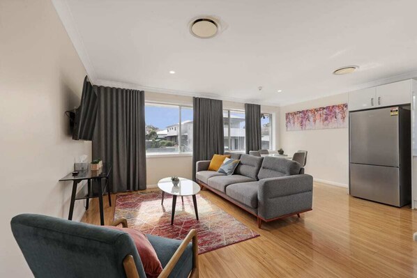 Téléviseur, bureau